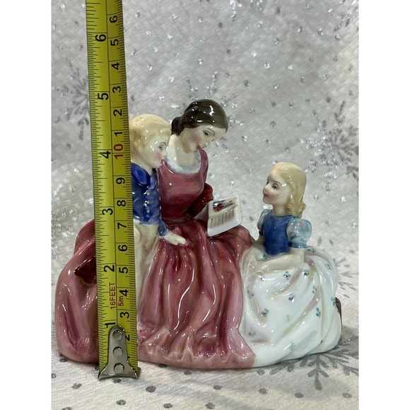 Vintage Royal Doulton, “Bedtime Story”, HN1059, Figurine Excellent Cond, 1949 - Picture 4 of 14